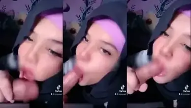 ARRAZYNY Hijab Aksi Sedot Mainan Sampai Lemas
