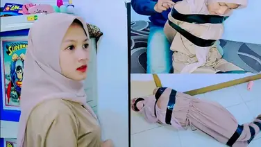 Salwa Gadis Jilbab Main Liar Outdoor